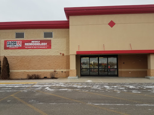 Shopping Mall «Southpoint Shopping Center», reviews and photos, E Palatine Rd & Rand, Arlington Heights, IL 60004, USA