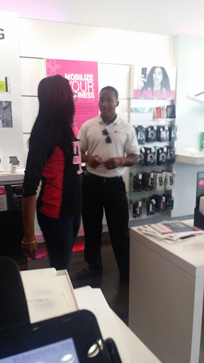 Cell Phone Store «T-Mobile», reviews and photos, 4825 Stone Mountain Hwy, Lilburn, GA 30047, USA