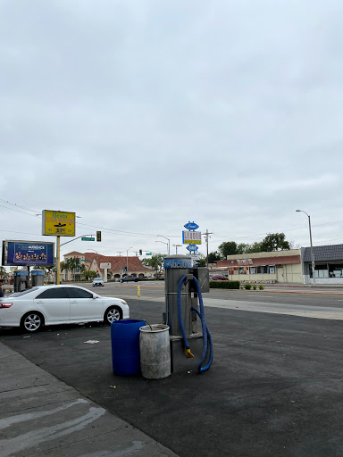 Fiesta Car Wash en East Los Angeles