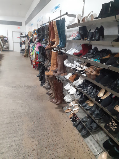 Thrift Store «Gilbert & University Goodwill Retail Store & Donation Center», reviews and photos, 1900 E University Dr, Mesa, AZ 85203, USA