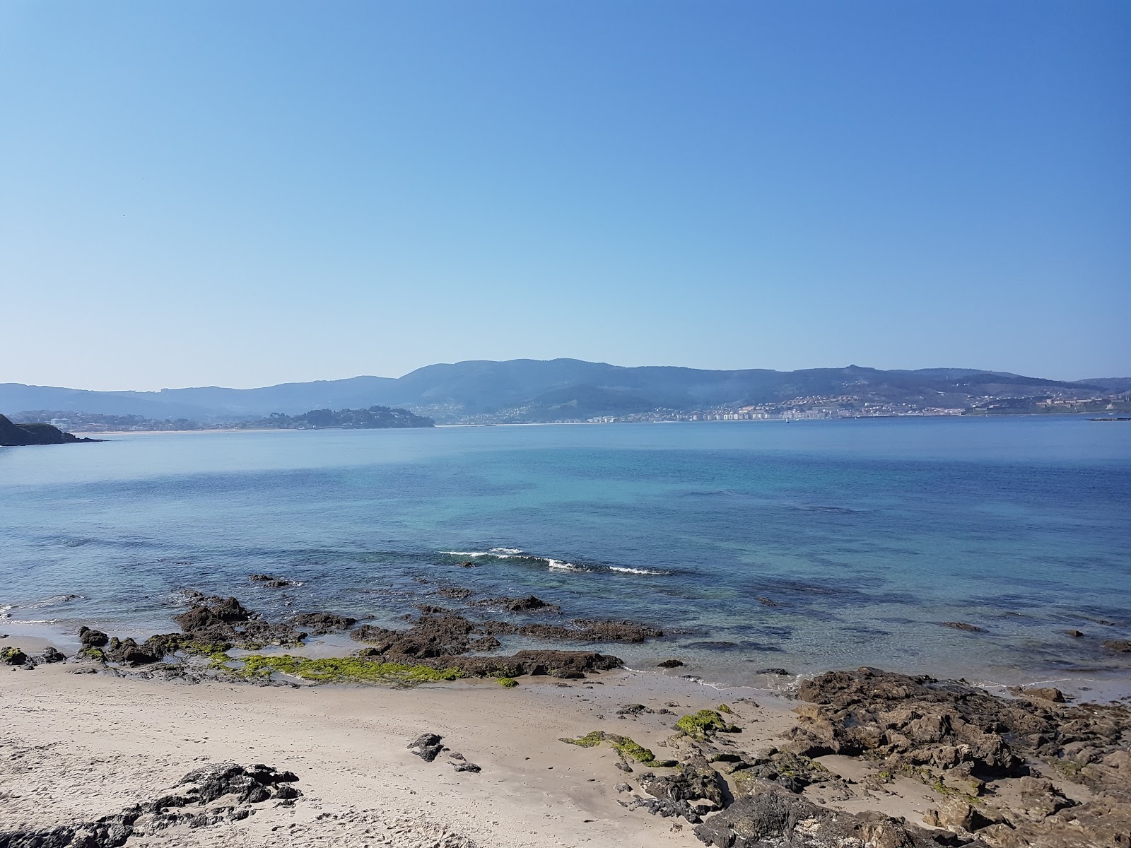 Praia de Area Fofa'in fotoğrafı - rahatlamayı sevenler arasında popüler bir yer