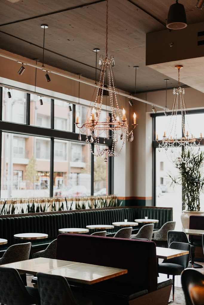 Mary Eddy's Dining Room 73106