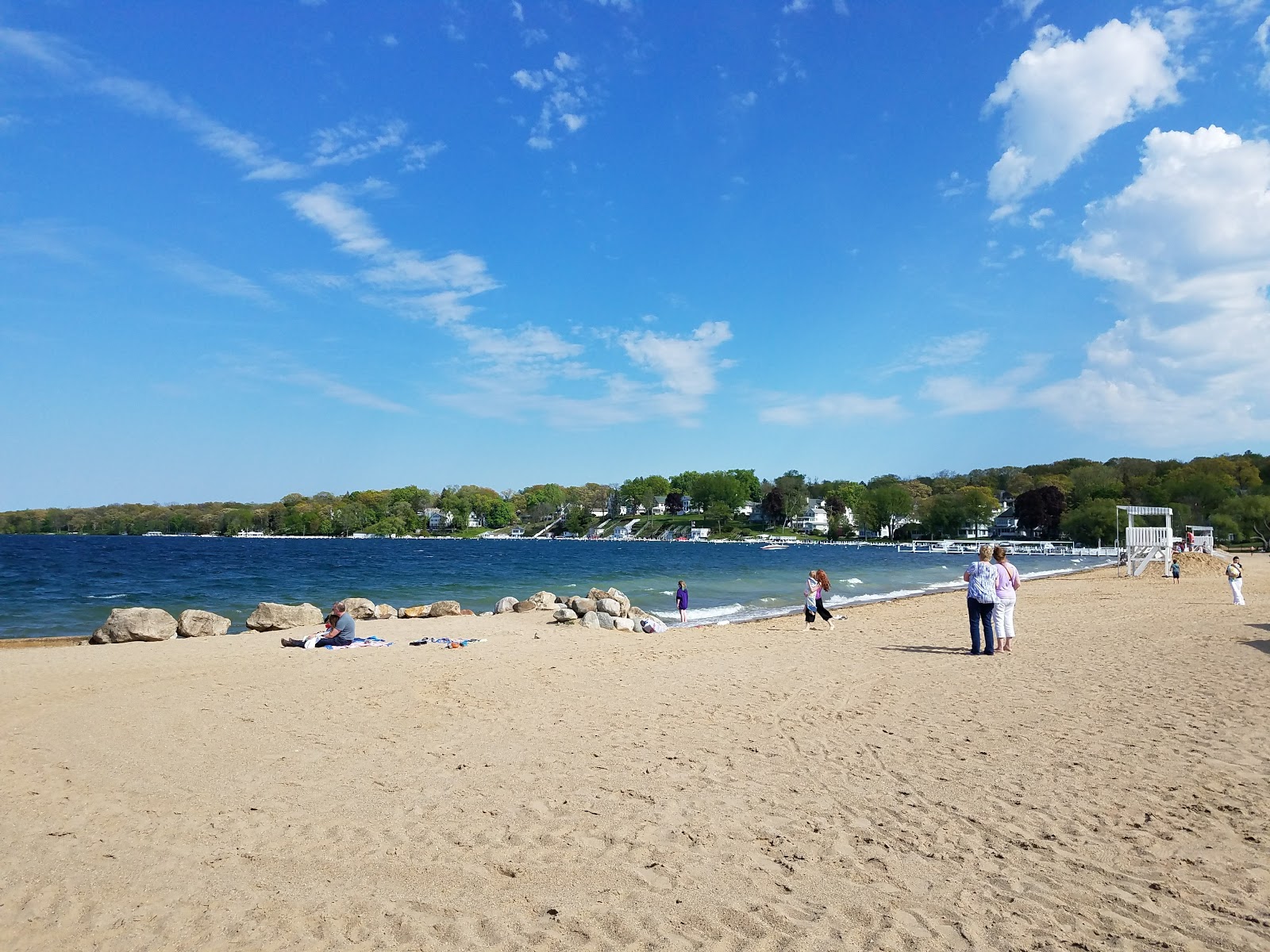 Foto von Fontana Beach mit beiger sand Oberfläche