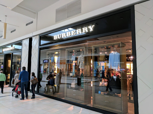 Burberry Outlet, 5220 Fashion Outlets Way, Rosemont, IL 60018, USA, 