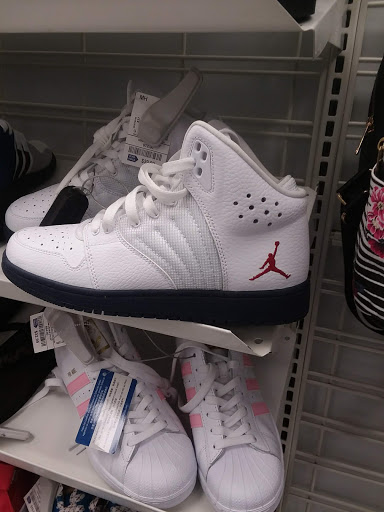 Clothing Store «Ross Dress for Less», reviews and photos, 3982 N Gloster St, Tupelo, MS 38804, USA