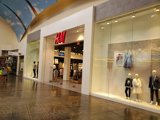 Clothing Store «H&M», reviews and photos, 5000 S Arizona Mills Cir #609, Tempe, AZ 85282, USA