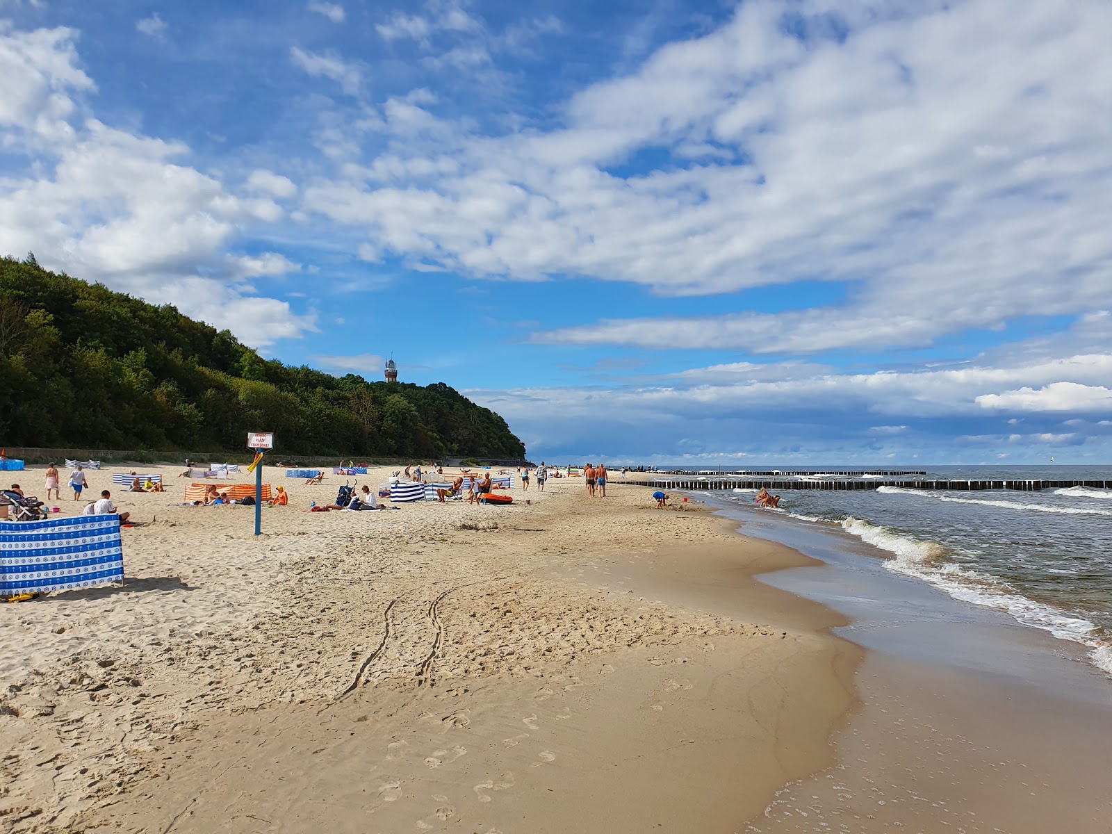 Foto di Beach in Niechorze con una superficie del sabbia fine e luminosa