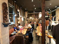 Atmosphère du Restaurant indien moderne Bollynan streetfood indienne - Grands Boulevards à Paris - n°2