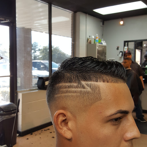 Barber Shop «DCB Barber Shop - Barber Shop Hispano», reviews and photos, 1545 E Olive Rd, Pensacola, FL 32514, USA