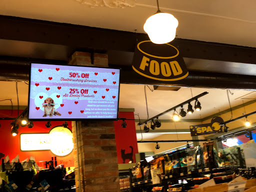 Pet Supply Store «Brookside Barkery & Bath», reviews and photos, 118 W 63rd St, Kansas City, MO 64113, USA