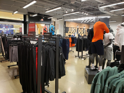 Clothing Store «Nike Factory Store», reviews and photos, 4760 Baldwin Rd M125, Auburn Hills, MI 48326, USA