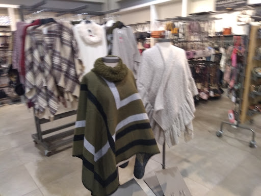 Shoe Store «DSW Designer Shoe Warehouse», reviews and photos, 1 Walden Galleria, Buffalo, NY 14225, USA