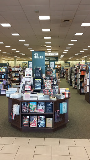 Book Store «Barnes & Noble Booksellers South Corona», reviews and photos, 2470 Tuscany St #101, Corona, CA 92881, USA