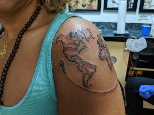 Tattoo Shop «Chicago True Blue Tattoo», reviews and photos, 2523 W North Ave, Chicago, IL 60647, USA