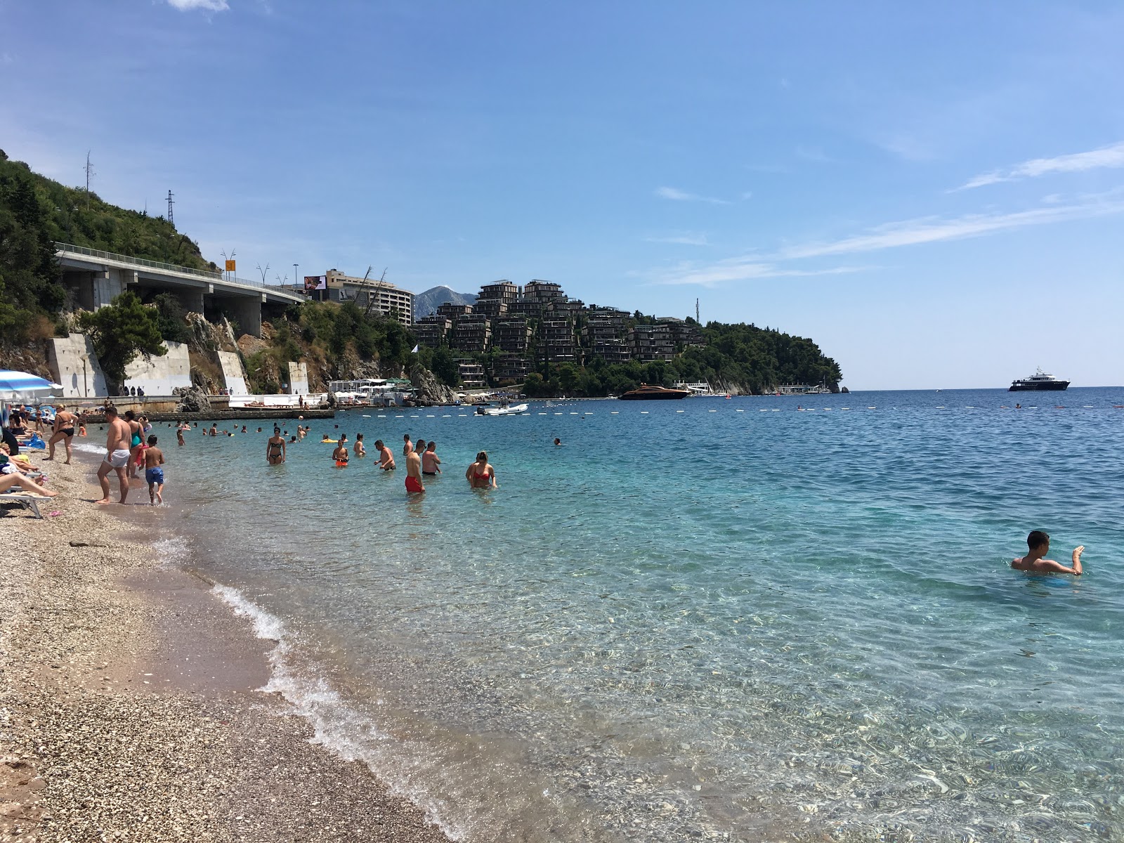 Foto van Budva Strand met lange baai