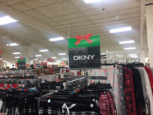 Department Store «T.J. Maxx», reviews and photos, 1751 Ritchie Station Ct, Capitol Heights, MD 20743, USA