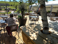 Atmosphère du Restaurant Les Terrasses de Courtozé à Mazangé - n°10