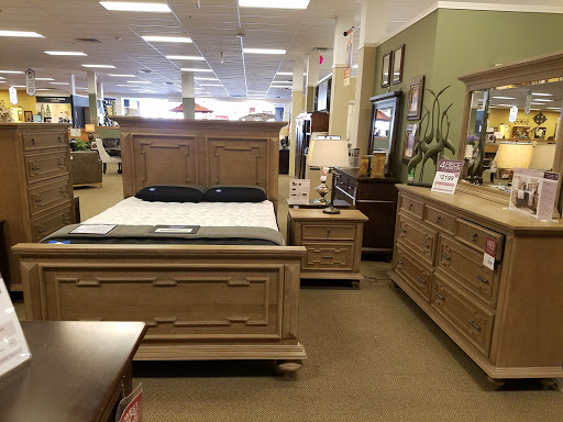 Furniture Store «Raymour & Flanigan Furniture and Mattress Store», reviews and photos, 1855 Central Park Ave, Yonkers, NY 10710, USA