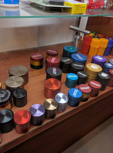 Gift Shop «Headventure Smoke Shop», reviews and photos, 2359 Plainfield Rd #2, Crest Hill, IL 60403, USA