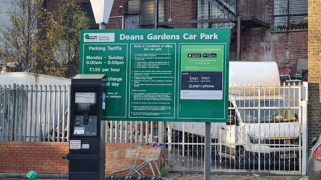 Comments and reviews of Dean Gardens Car Park
