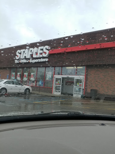 Office Supply Store «Staples», reviews and photos, 17410 Mack Ave, Grosse Pointe, MI 48230, USA