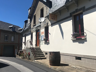 Chambres d'hôtes : AU CHALET FAMILIAL à Égliseneuve-d'Entraigues