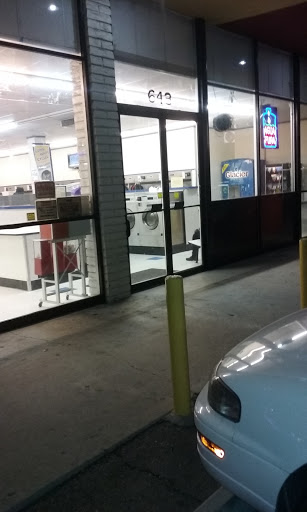 Laundromat «Oak Tree Laundry», reviews and photos, 643 E Arrow Hwy, Azusa, CA 91702, USA
