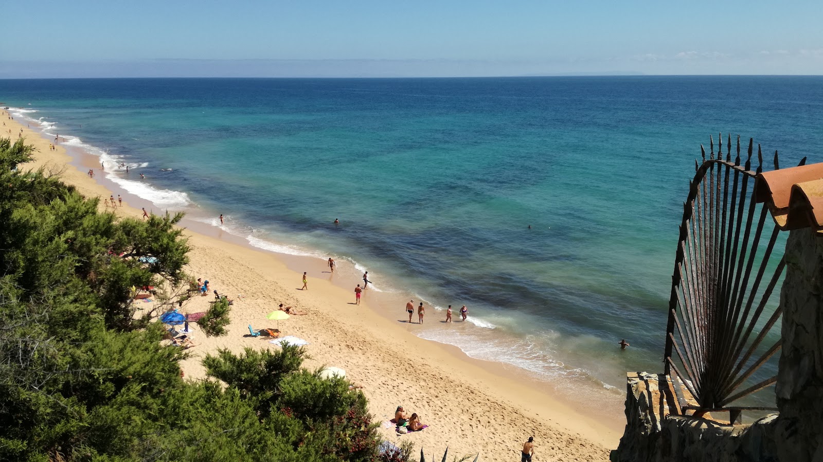 Foto de Playa de los Castillejos ubicado en área natural