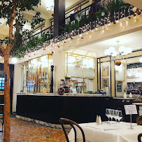 Atmosphère du Restaurant français Le Café du Commerce à Paris - n°9