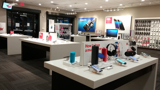 Cell Phone Store «Verizon», reviews and photos, 755 NW Gilman Blvd J, Issaquah, WA 98027, USA