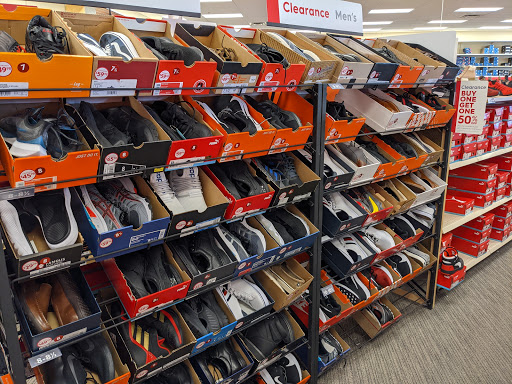 Shoe Store «Famous Footwear», reviews and photos, 1917 Wentzville Pkwy, Wentzville, MO 63385, USA