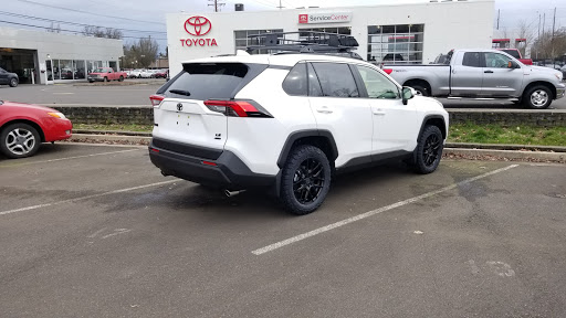 Toyota Dealer «Lithia Toyota of Springfield», reviews and photos, 163 S 9th St, Springfield, OR 97477, USA