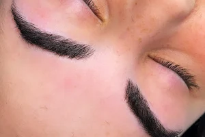 אורית דיין מעצבת גבות והסרת שיער בלייזר image