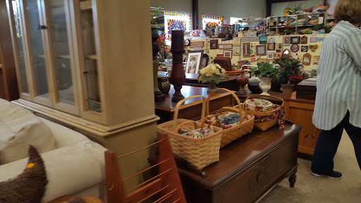 Used Clothing Store «T.E.A.M. Resale Shop», reviews and photos, 300 W Main St, Tomball, TX 77375, USA