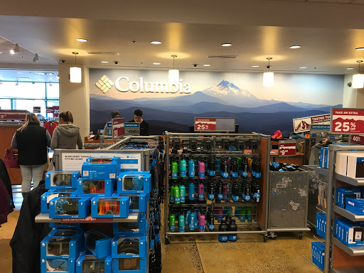 Sportswear Store «Columbia Sportswear Outlet», reviews and photos, 3 Monroe Pkwy, Lake Oswego, OR 97035, USA