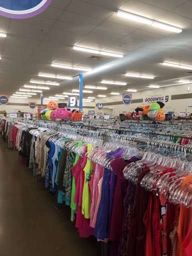 Thrift Store «99th & Buckeye Goodwill Retail Store & Donation Center», reviews and photos, 2933 S 99th Ave, Tolleson, AZ 85353, USA