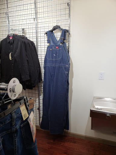 Clothing Store «I Goldberg Army & Navy», reviews and photos, 1300 Chestnut St, Philadelphia, PA 19107, USA