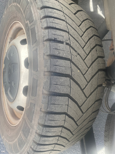 Tire Shop «Discount Tire Store - Fountain Hills, AZ», reviews and photos, 16745 E Shea Blvd, Fountain Hills, AZ 85268, USA