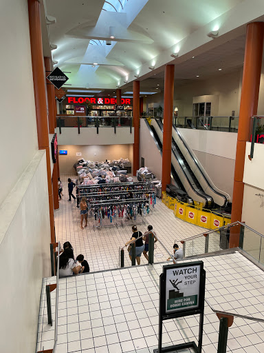 Department Store «Last Chance Clearance Store», reviews and photos, 1919 E Camelback Rd, Phoenix, AZ 85016, USA