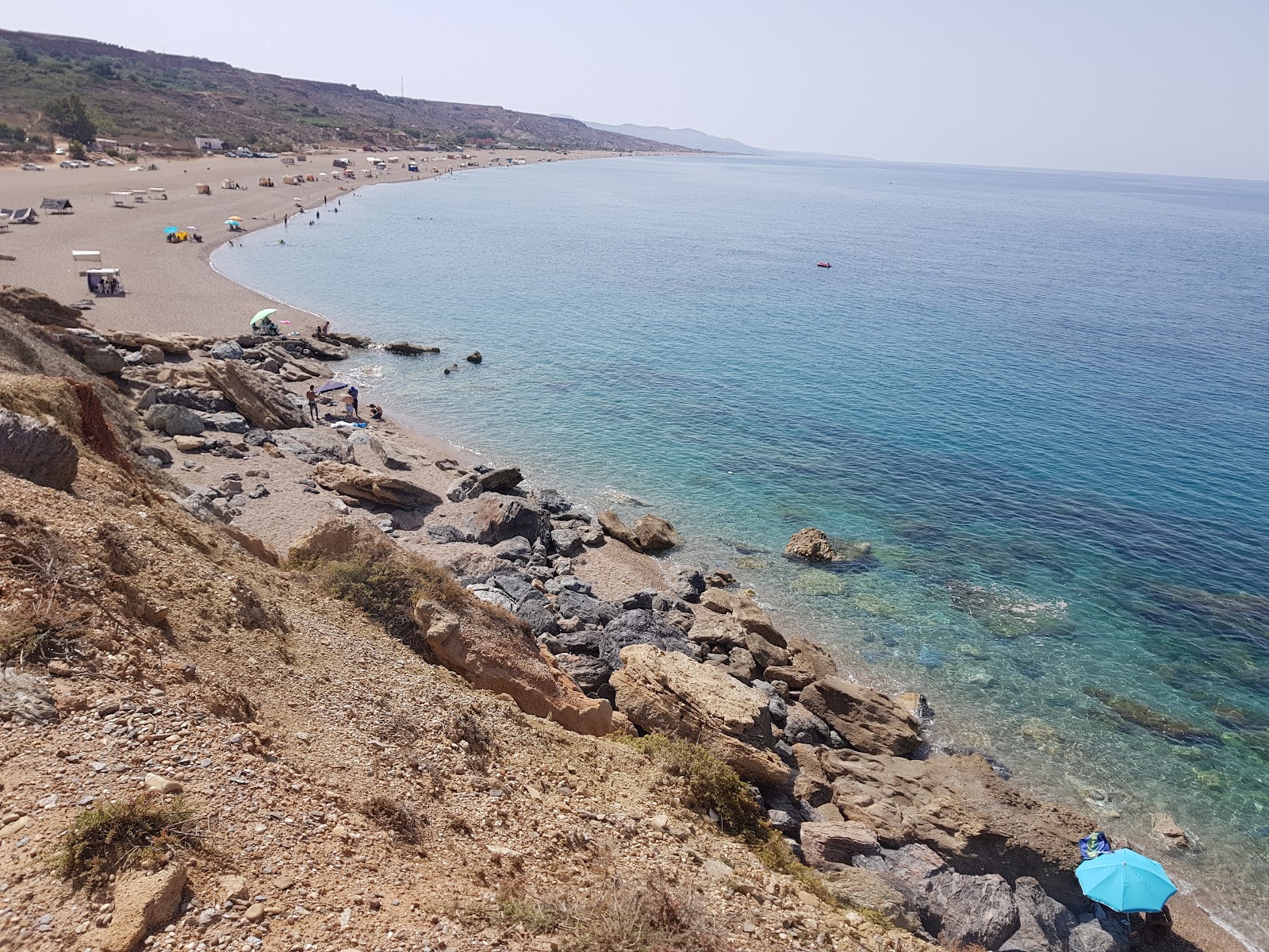 Fotografija Boukhizzou beach z turkizna čista voda površino