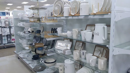 Department Store «Marshalls & HomeGoods», reviews and photos, 701 NJ-440, Jersey City, NJ 07304, USA