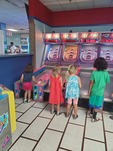 Bowling Alley «Cardinal Lanes Beach Bowl», reviews and photos, 7026 Market St, Wilmington, NC 28411, USA