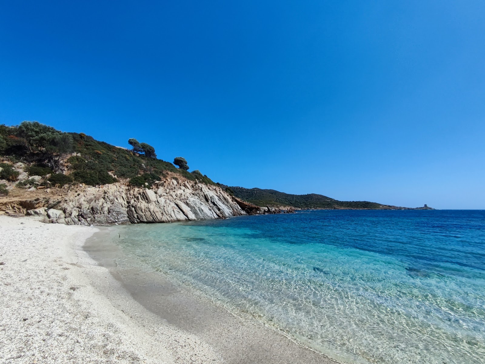 Fotografie cu Spiaggia di Larboi cu nivelul de curățenie înalt