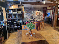 Atmosphère du Restaurant L'Arôme Antique cave a Vin à Murat - n°1