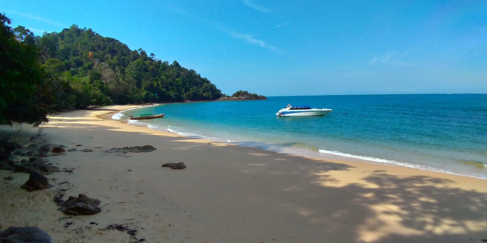 Fotografija Kwangpeep Beach z turkizna čista voda površino