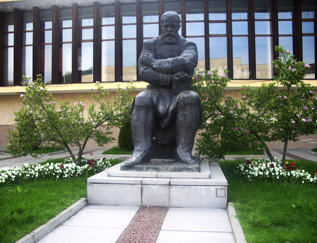 ул. „Ангел Кънчев“ 33, 5350 Трявна