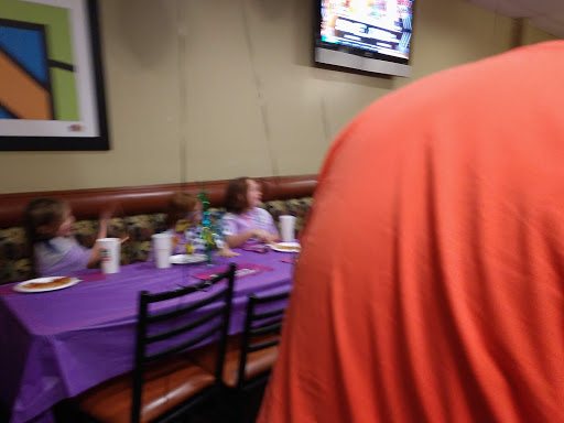 Round Table Pizza image