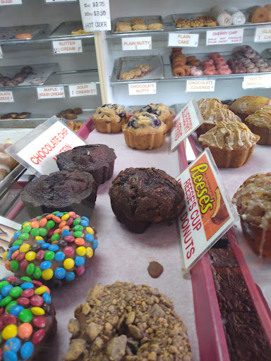 Donut Shop «Apple Fritter Donut Shop», reviews and photos, 741 E 9 Mile Rd, Ferndale, MI 48220, USA