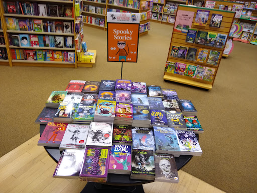 Book Store «Barnes & Noble Booksellers», reviews and photos, 1739 Olentangy River Rd, Columbus, OH 43212, USA