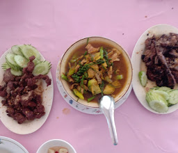 ป้าตุ๊ผักสด photo